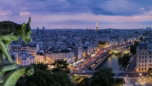 Ciudad de París de noche