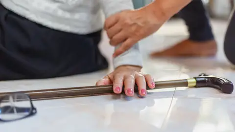 Mujer con rotura de cadera Mujer con rotura de cadera