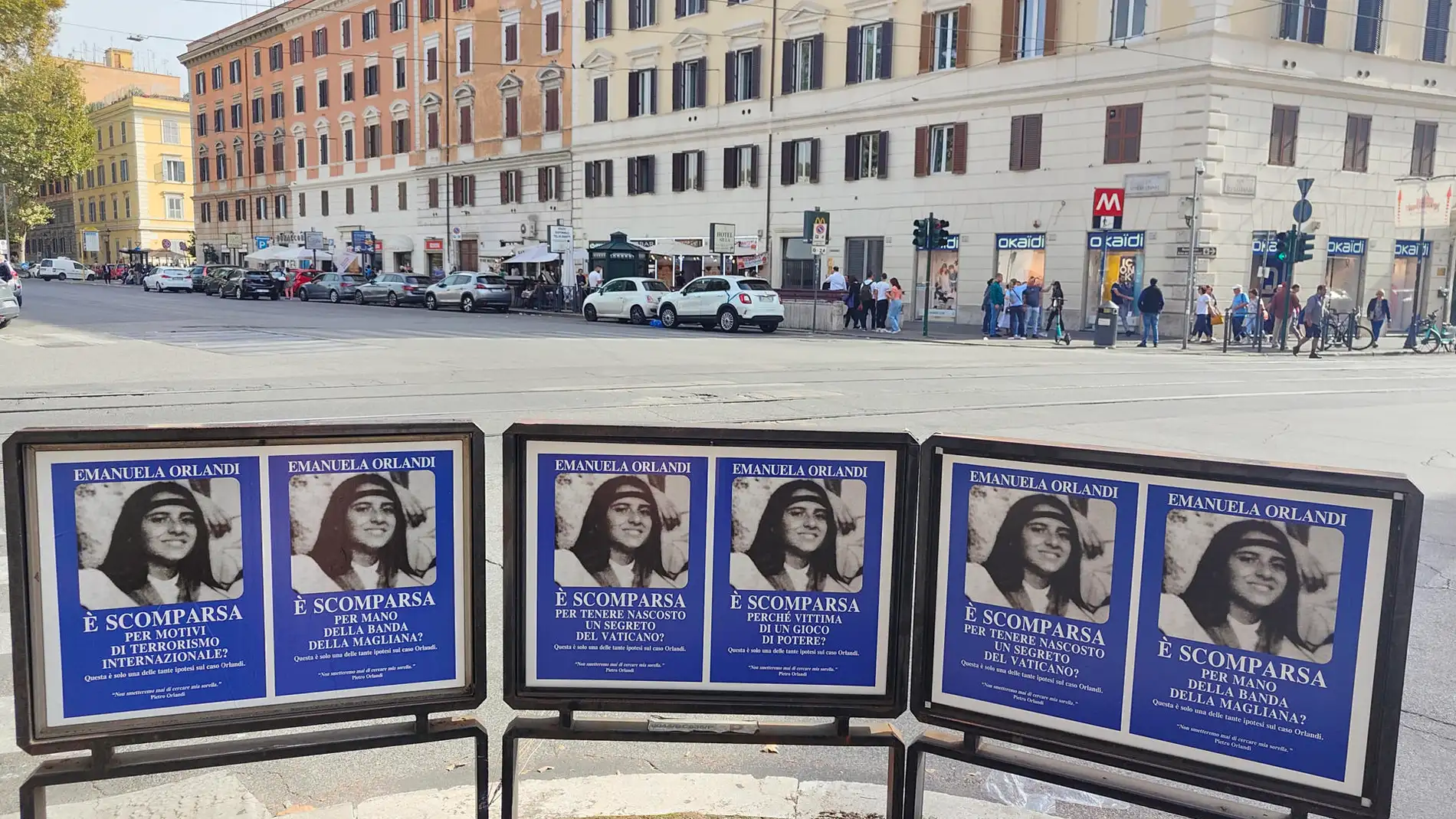 Carteles con la imagen de Emanuela Orlandi en 2022 en Roma