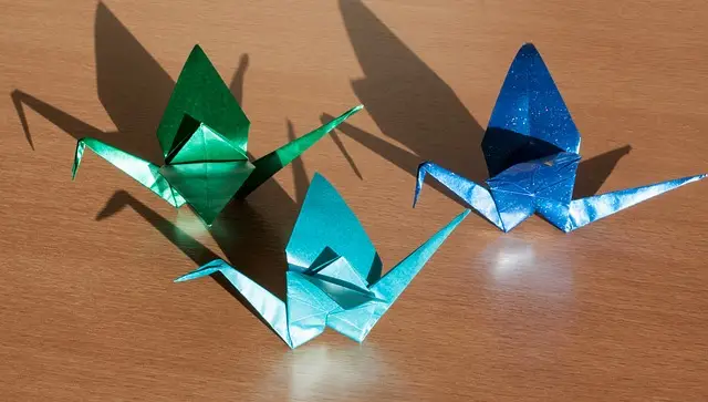 Origami, pájaros hechos de papel