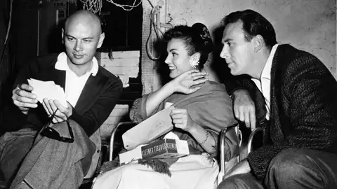 Yul Brynner junto a Carmen Sevilla y Augusto Algueró Yul Brynner junto a Carmen Sevilla y Augusto Algueró