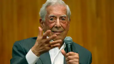 Mario Vargas Llosa, de 87 años, es hospitalizado por segunda vez por covid-19