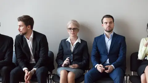 Mujer buscando empleo Mujer buscando empleo