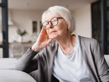 Mujer mayor sola