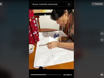 Una abuela recrea para su nieta uno de los ic&oacute;nicos vestidos de Barbie en solo dos d&iacute;as