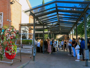 Familiares y amigos despiden al corresponsal de guerra y escritor, Ramón Lobo