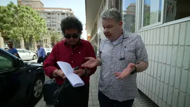 Chicote y Paco Ortega no dan crédito al descubrir que cobran un extra por sacar dinero en ventanilla en lugar del cajero Chicote y Paco Ortega no dan crédito al descubrir que cobran un extra por sacar dinero en ventanilla en lugar del cajero