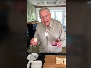 Un abuelo recrea la comida de racionamiento que comían duran la Segunda Guerra Mundial