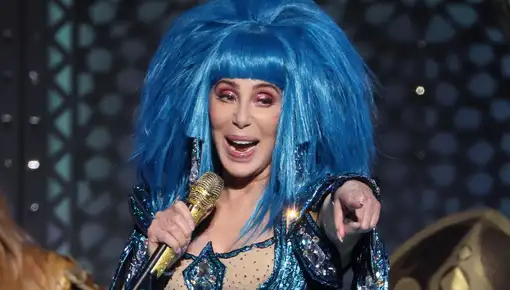 Cher publicará su primer disco navideño y lanzará temas inéditos