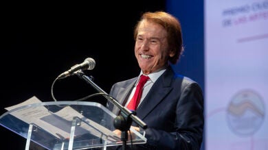 Raphael recoge el Premio de las Artes y las Letras Ciudad de Alcalá