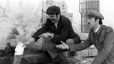 Jesús Guzmán derecha, en Crónicas de un pueblo Jesús Guzmán derecha, en Crónicas de un pueblo