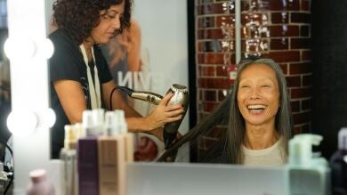 Yuri Fukuhara, la modelo de 55 años que desfila en la 080 Barcelona Fashion