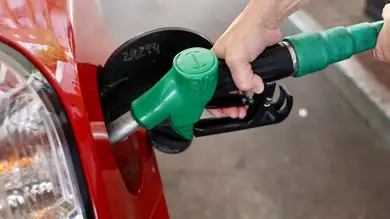 Los carburantes bajan y el diésel cuesta menos de 1,6 euros, por primera vez desde agosto
