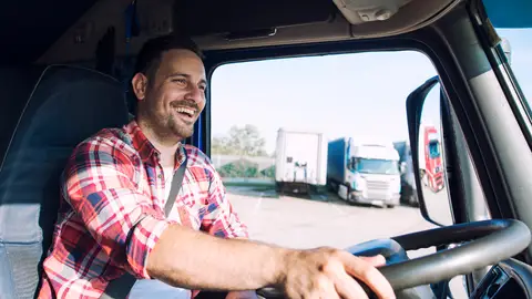 Un camionero al volante Un camionero al volante