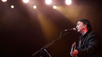 Álvaro Urquijo (Los Secretos) aplaza los conciertos de su gira por problemas de salud