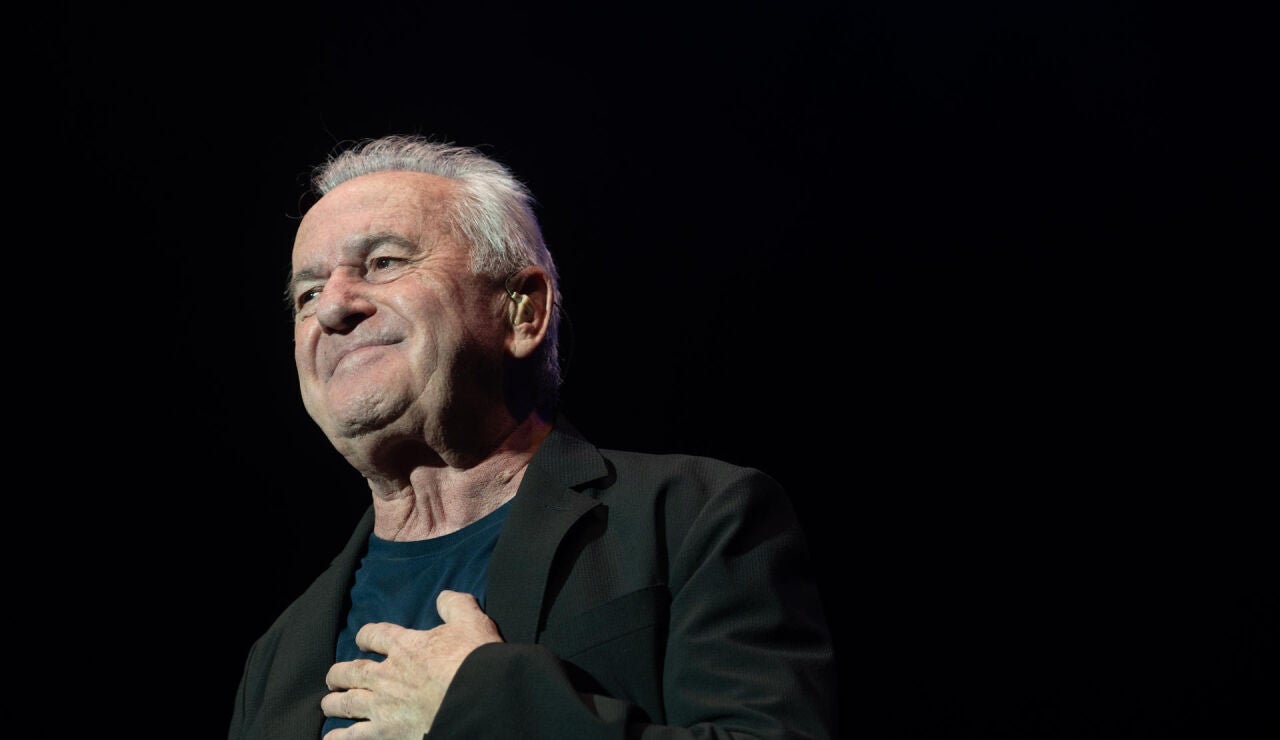El cantautor V&iacute;ctor Manuel en el final de su tour con motivo del 75 aniversario, en el Wizink Center de Madrid.