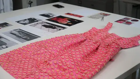 El vestido de cóctel que Audrey Hepburn vistió en una escena de la comedia Desayuno con diamantes en 1961 El vestido de cóctel que Audrey Hepburn vistió en una escena de la comedia Desayuno con diamantes en 1961