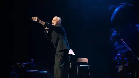 Víctor Manuel en el final de su tour en el Wizink Center de Madrid. Víctor Manuel en el final de su tour en el Wizink Center de Madrid.
