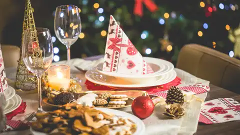 Mesa preparada para celebrar la Navidad Mesa preparada para celebrar la Navidad