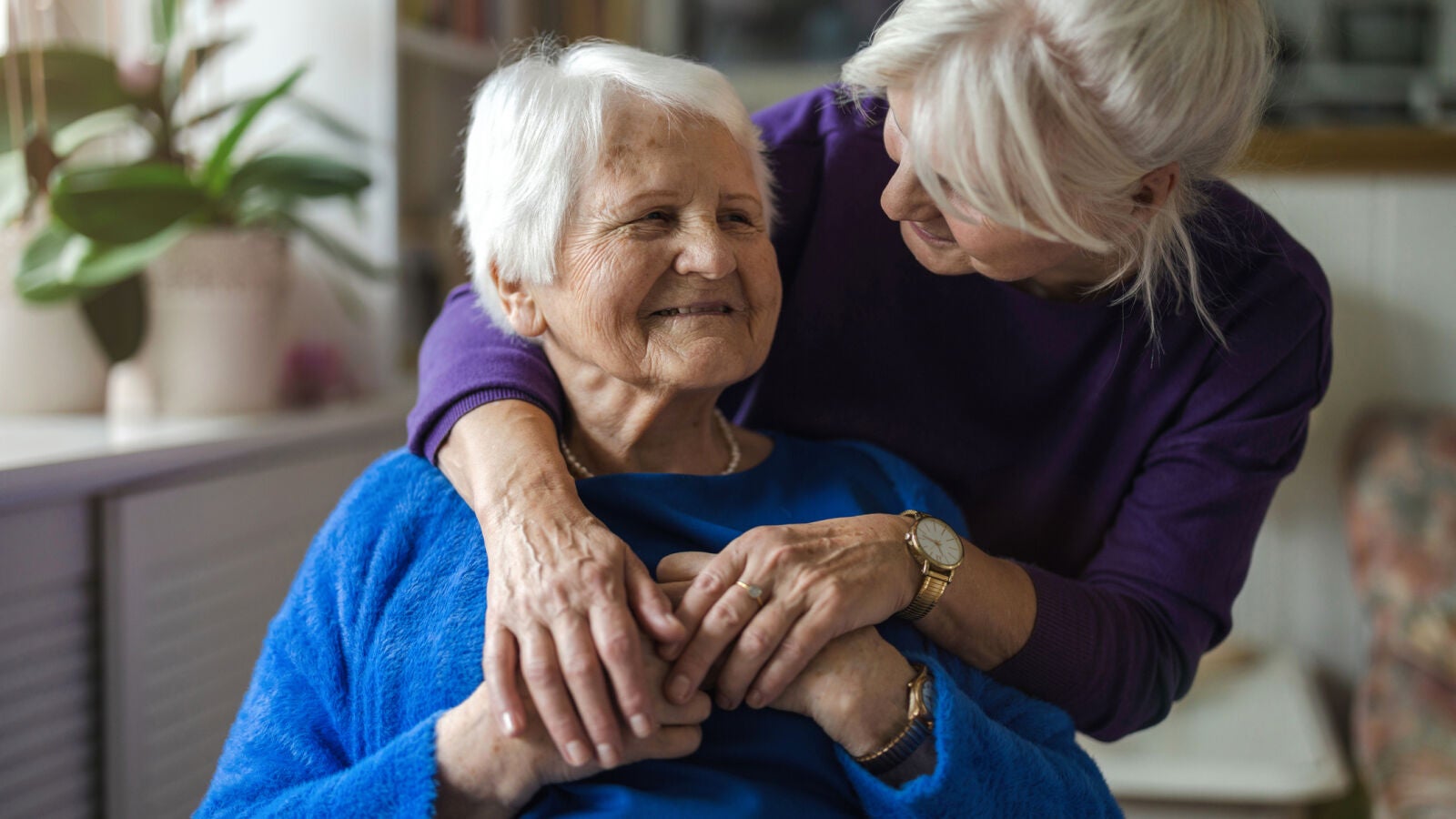 Cuidar a un familiar mayor podría reducir el riesgo de sufrir una depresión