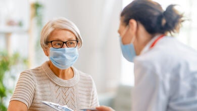 Vuelven las mascarillas: Sanidad pedirá a las autonomías mascarillas obligatorias mientras dure el pico epidémico