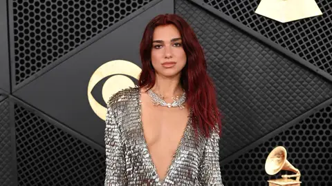 Dua Lipa, de Courrèges y joyas de TiffanyandCo Dua Lipa, de Courrèges y joyas de TiffanyandCo