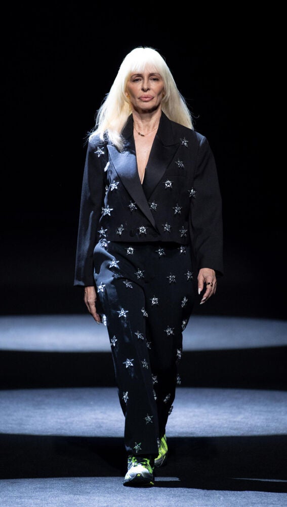 María Bas, vocalista de Nebulossa, en el desfile de la firma Pablo Erroz
