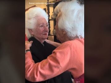 Sorprende a su mejor amiga de 91 a&ntilde;os tras 15 sin verse