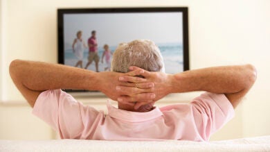 Dormir con la televisión encendida puede causar problemas de salud 