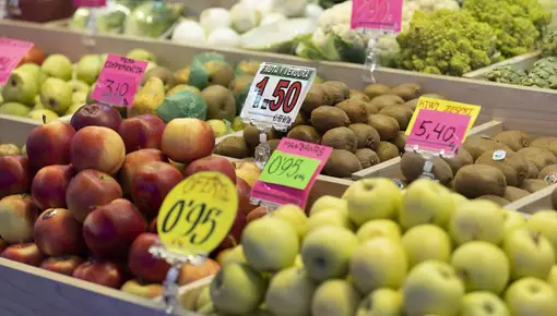 Cebollas, uvas y manzajas fuji, los alimentos que más suben en el último mes y con el aceite disparado