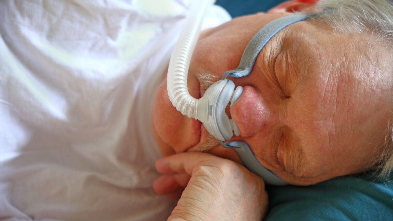 La falta de oxígeno durmiendo y la apnea del sueño están asociadas con el riesgo de epilepsia en mayores de 60 años