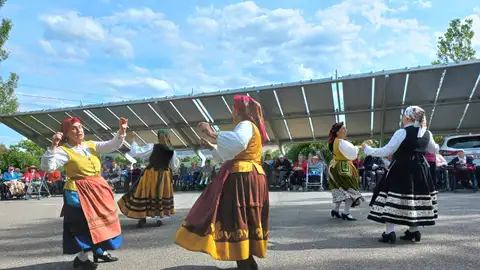 El grupo Alborada celebra con una jota el 23º aniversario del centro Tercera Actividad de Aguilar de Campoo El grupo Alborada celebra con una jota el 23º aniversario del centro Tercera Actividad de Aguilar de Campoo