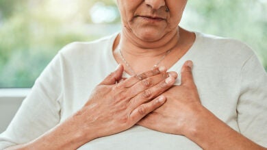 Un estudio revela cómo los químicos permanentes pueden afectar la salud del corazón en mujeres mayores