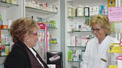 El Consejo General y el IMSERSO forman a farmacéuticos para detectar y abordar la soledad no deseada