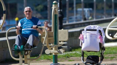 Abuelos y nietos: Veranos en el pueblo y otras formas de ocio y cuidados