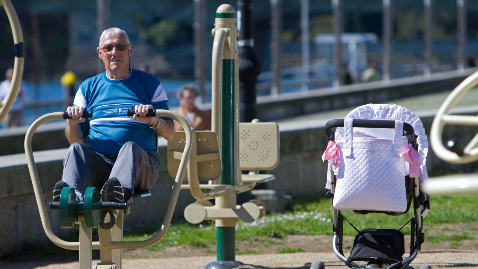 Abuelos y nietos: Veranos en el pueblo y otras formas de ocio y cuidados