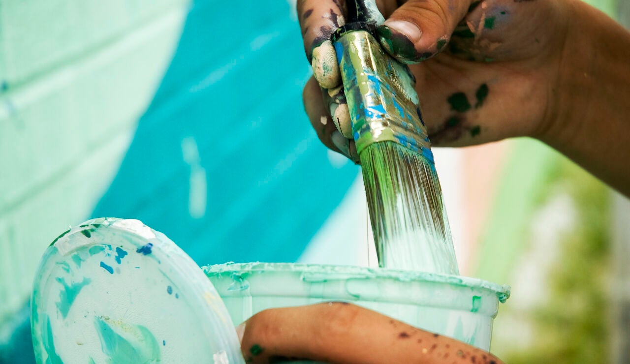 Pilar&iacute;n Bay&eacute;s honra a la tercera edad con un mural en Sant Gervasi