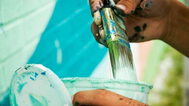 Honran a la tercera edad con un mural en Barcelona