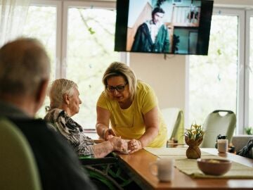 CONFEMAC publica una gu&iacute;a para mejorar el cuidado de personas mayores con alzh&eacute;imer