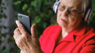 Consejos para proteger a los mayores en redes sociales