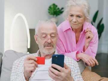 Once regiones espa&ntilde;olas implementan tarjetas sanitarias preferentes para pacientes vulnerables