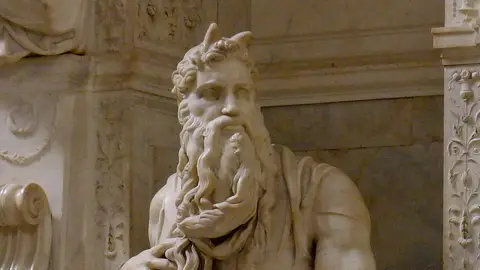 Estatua de Moises de Miguel Ángel en la basílica de San Pedro en el Vaticano Estatua de Moises de Miguel Ángel en la basílica de San Pedro en el Vaticano