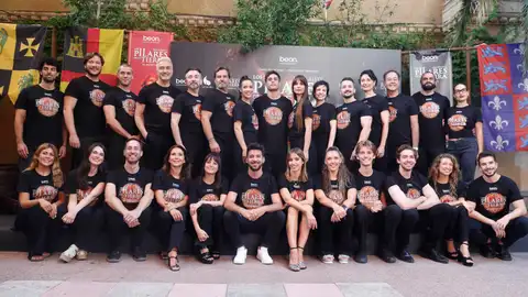 El elenco del musical basado en el éxito editorial Los pilares de la tierra El elenco del musical basado en el éxito editorial Los pilares de la tierra