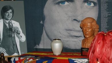 La familia aplaza el traslado de las cenizas de Camilo Sesto al mausoleo de Alcoy