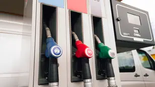 Surtidor con gasolina 100