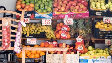 Mas de cien productos químicos contaminan los alimentos en España, según estudio de EA