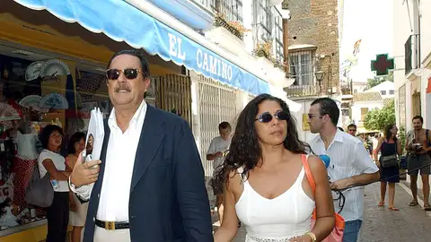 Julián Muñoz e Isabel Pantoja en agosto de 2003 Julián Muñoz e Isabel Pantoja en agosto de 2003