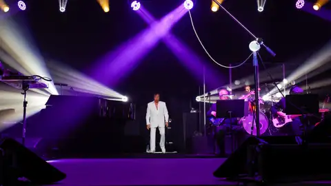 Un momento del concierto del cantante brasileño Roberto Carlos Un momento del concierto del cantante brasileño Roberto Carlos