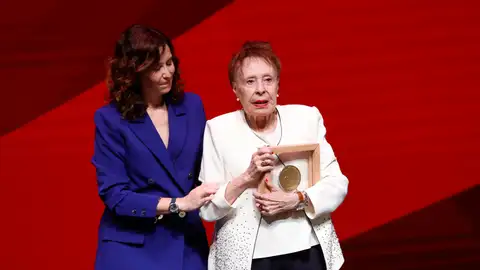 La presidenta de la Comunidad de Madrid, Isabel Díaz Ayuso y la actriz Gema Cuervo La presidenta de la Comunidad de Madrid, Isabel Díaz Ayuso y la actriz Gema Cuervo
