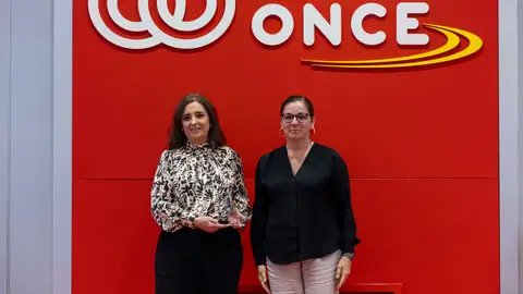 Raquel del Castillo Serna, ha recibido el premio de manos de Patricia Bezunartea Barrio Raquel del Castillo Serna, ha recibido el premio de manos de Patricia Bezunartea Barrio